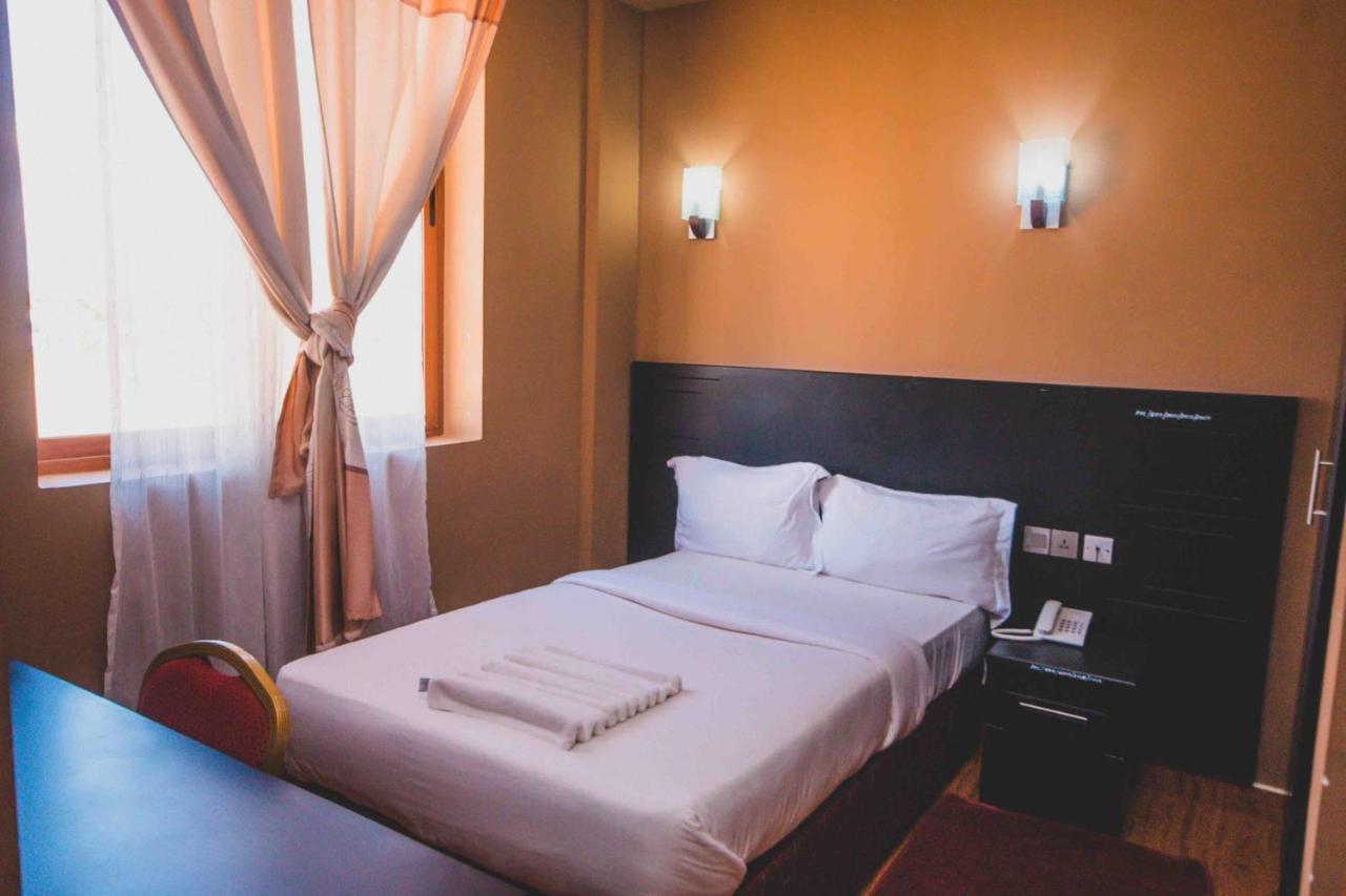 Panone Hotel Boma Boma la Ngombe Екстер'єр фото
