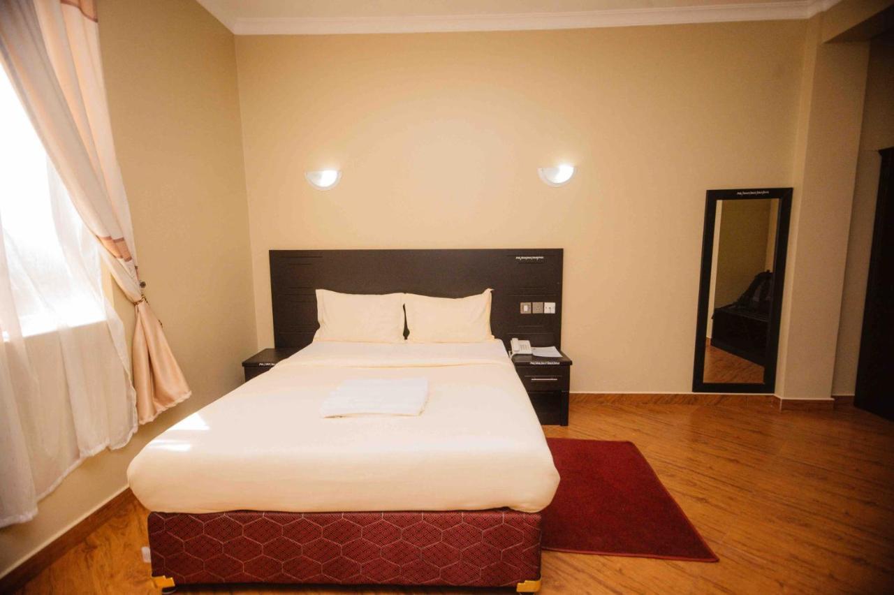Panone Hotel Boma Boma la Ngombe Екстер'єр фото