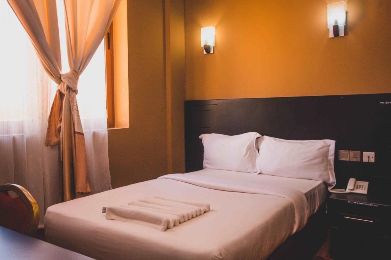 Panone Hotel Boma Boma la Ngombe Екстер'єр фото