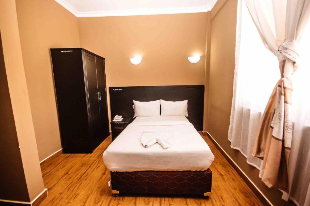 Panone Hotel Boma Boma la Ngombe Екстер'єр фото